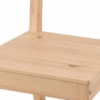 chat with ai character: Chair