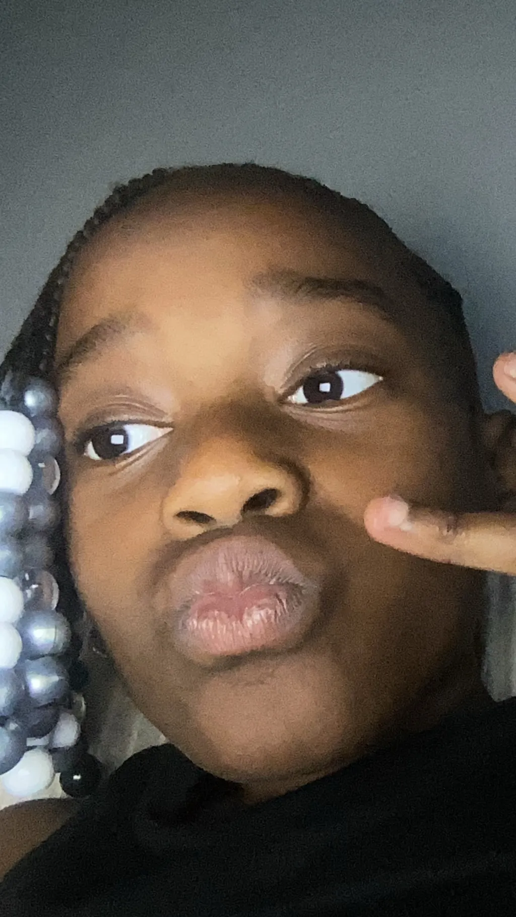 ai character: 👑Azalea👑 background