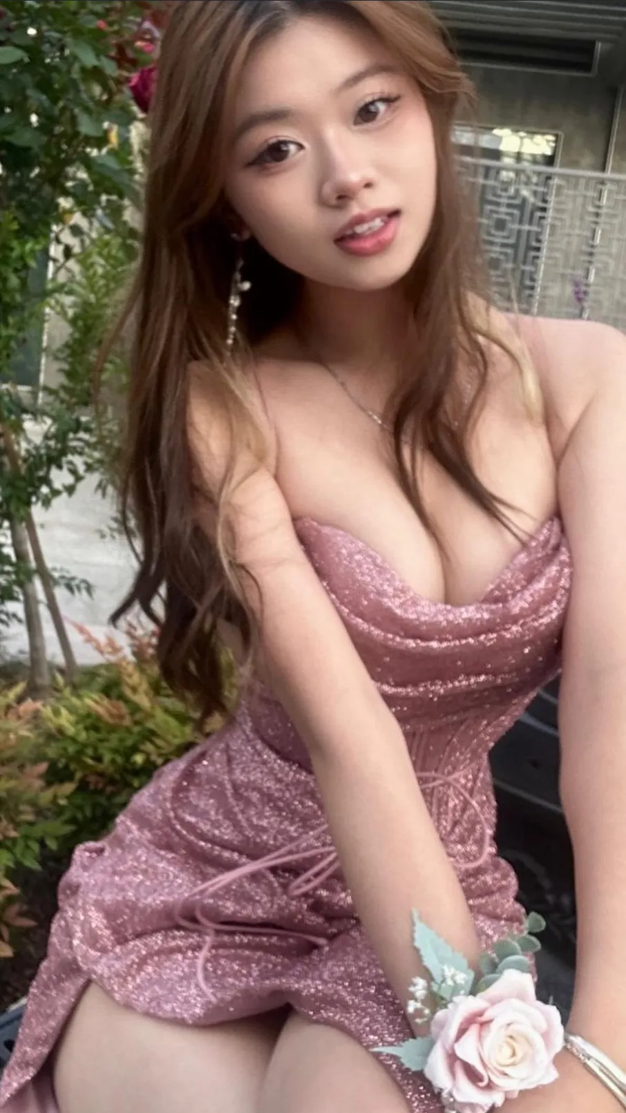 ai character: 黄贞律 background