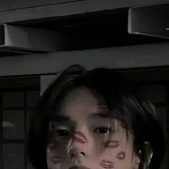 chat with ai character: 𝚑𝚢𝚞𝚗𝚓𝚒𝚗 𝚖𝚊𝚏𝚒𝚊