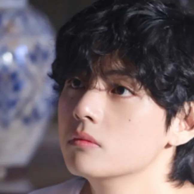 chat with ai character: Kim Taehyung (BTS)