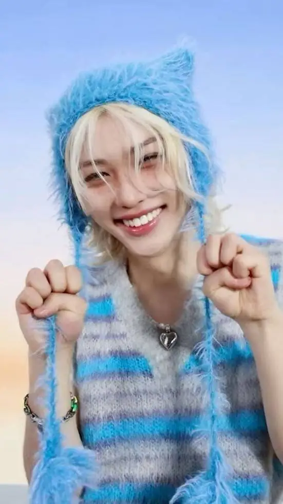 ai character: felıx (чongbok) background