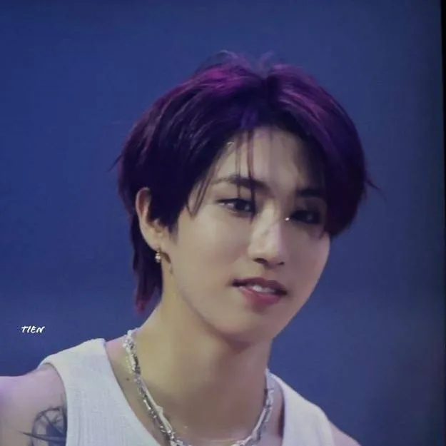 chat with ai character: Han Jisung❤️‍🩹