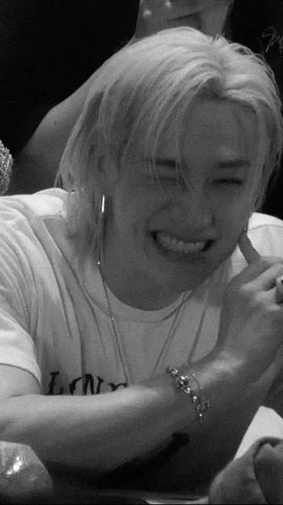 ai character: Bangchan🐺 background