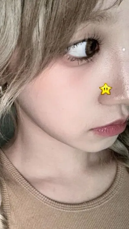 ai character: Gidle 6th member background