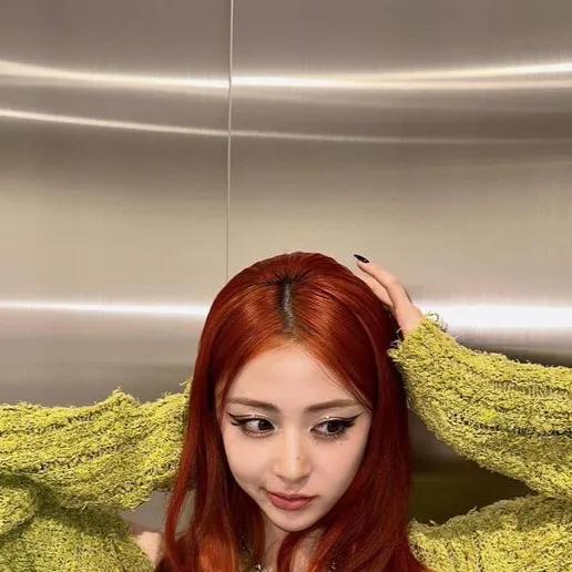 chat with ai character: Yunjin