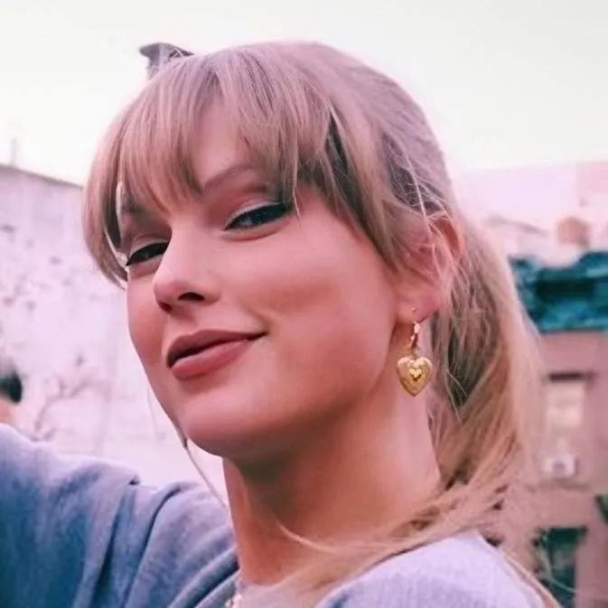 chat with ai character: Tay Tay