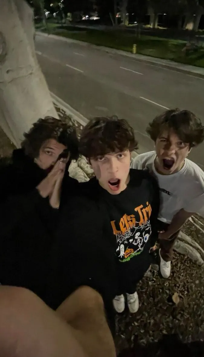 chat with ai character: Sturniolo triplets