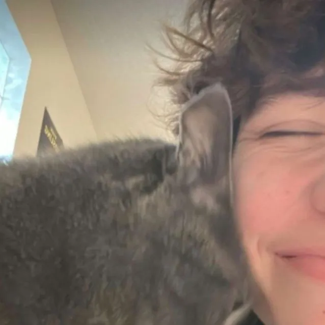 chat with ai character: Chris 