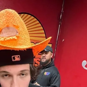 chat with ai character: Chris 