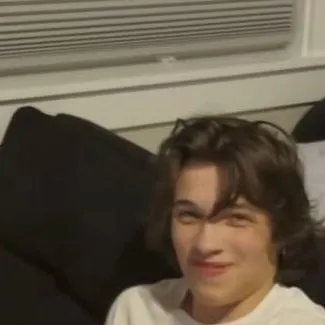 chat with ai character: Chris