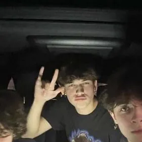 chat with ai character: Sturniolos