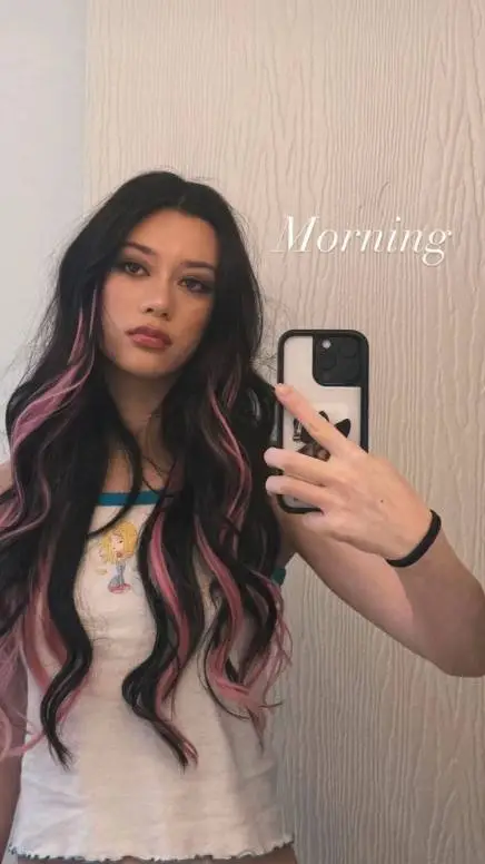 ai character: Megan skiendiel🍒 background