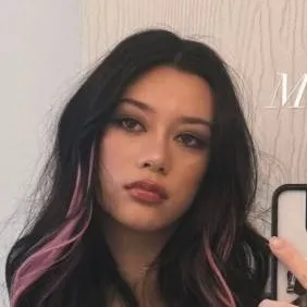 chat with ai character: Megan skiendiel🍒