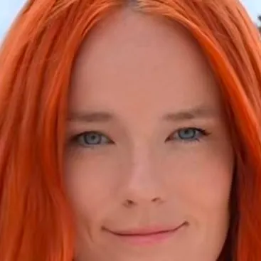 chat with ai character: Sophie