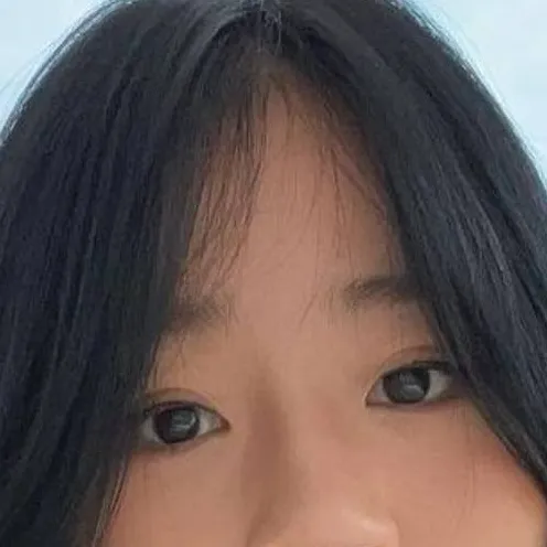 chat with ai character: Evelyn Ha