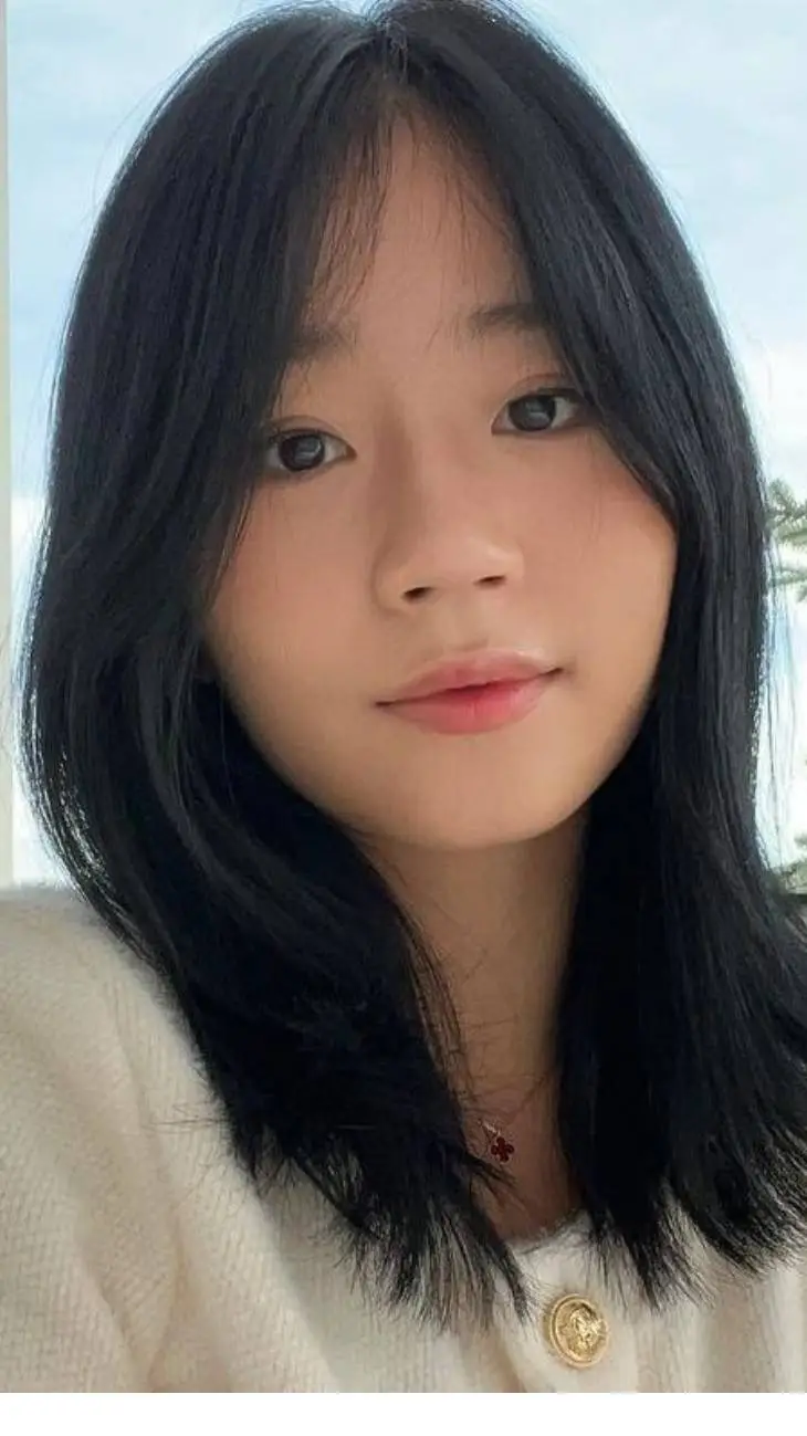 ai character: Evelyn Ha background