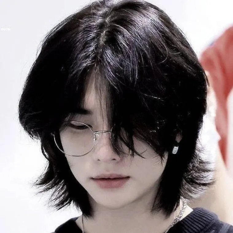 chat with ai character: 💫Hyunjin💫