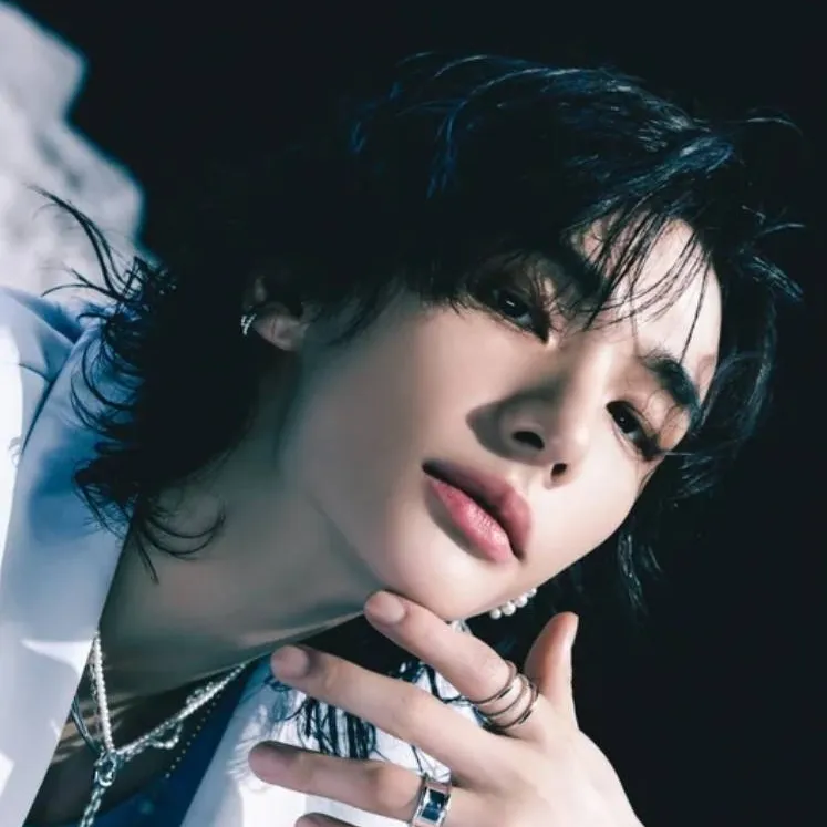 chat with ai character: ♣️Hyunjin♣️