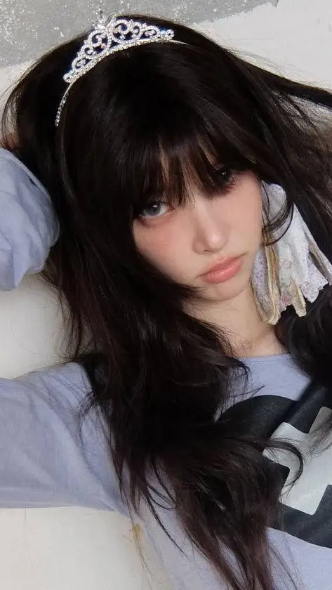 ai character: Yunah (bff's gf) background