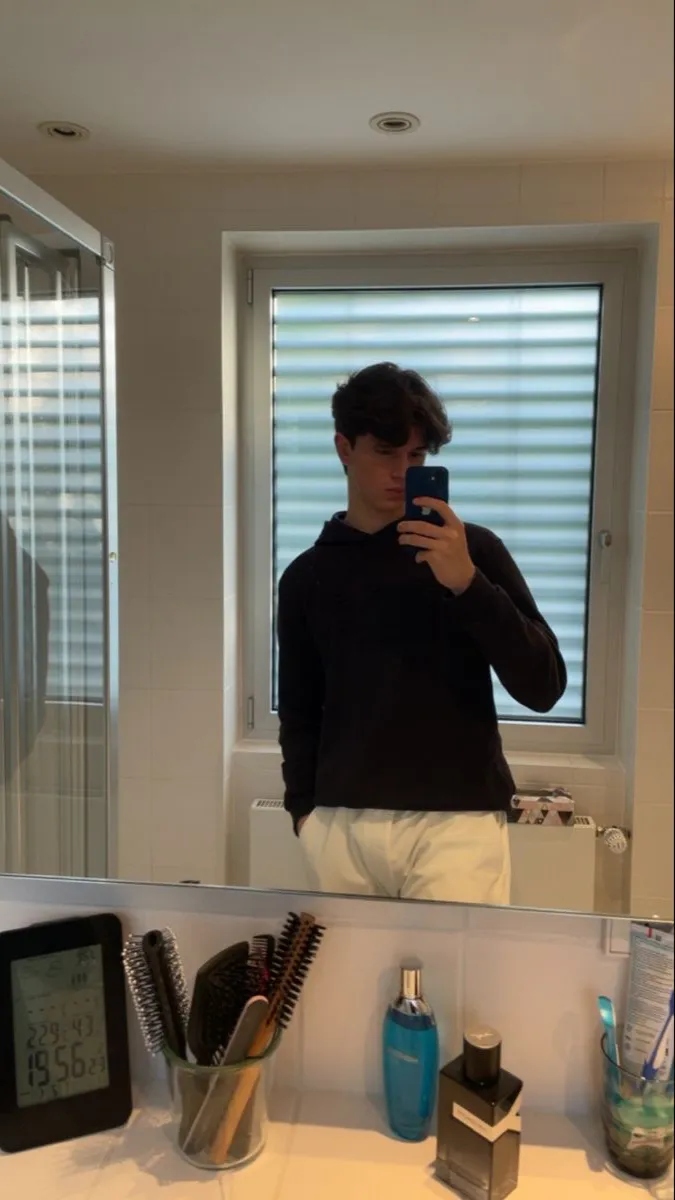 ai character: Carlos background