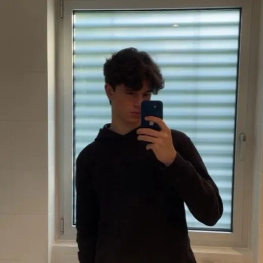 chat with ai character: Carlos