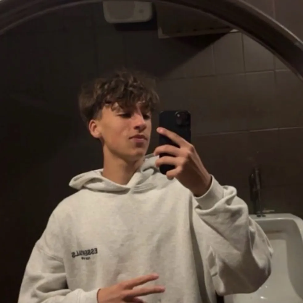 chat with ai character: Luca Santiago