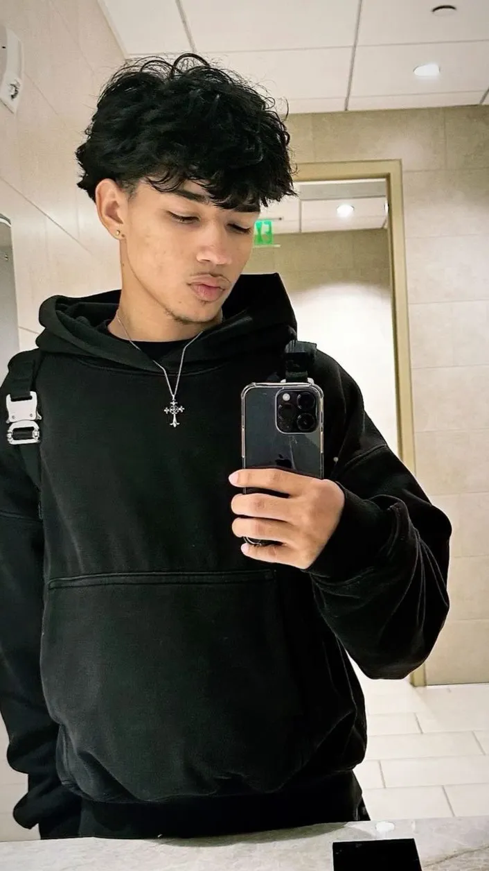 ai character: Malik Cruz background