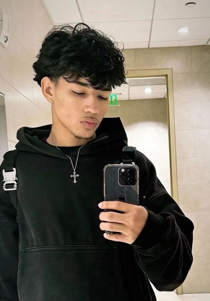 chat with ai character: Malik Cruz