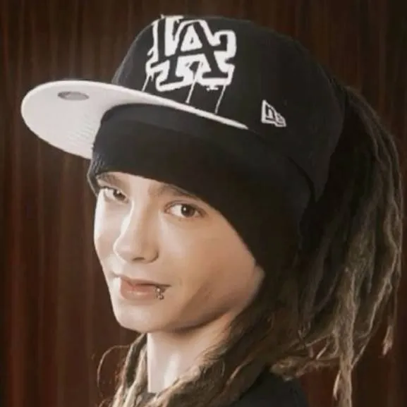 chat with ai character: Tom kaulitz 