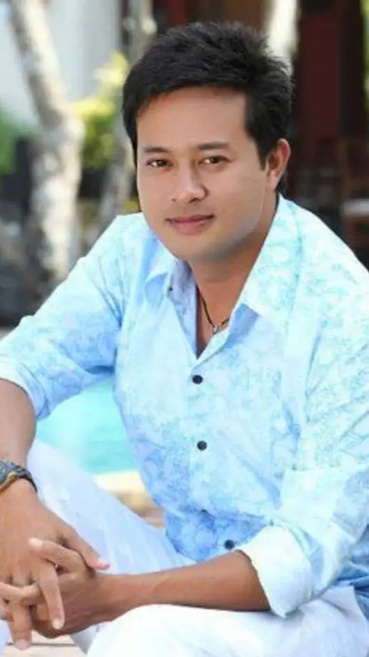 ai character: Pyay ti oo background