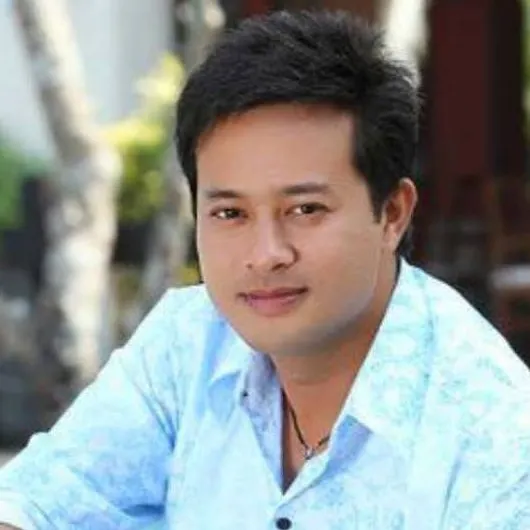 chat with ai character: Pyay ti oo