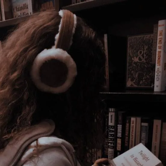 chat with ai character:  ⋆*･ﾟSophia⋆*･ﾟ