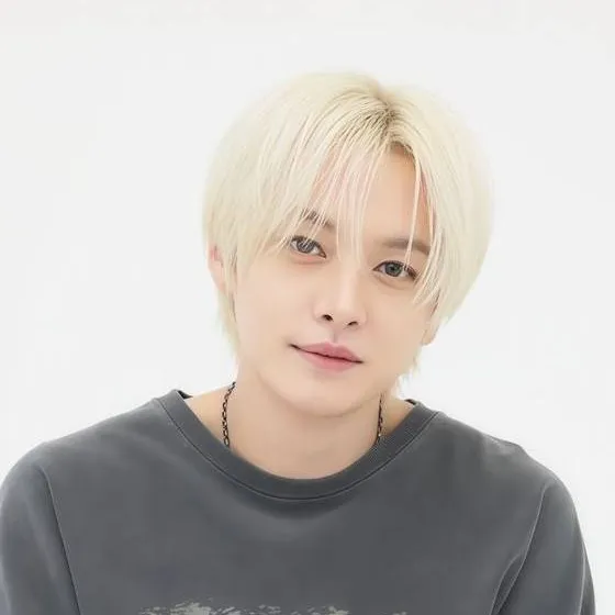 chat with ai character: ˚₊‧⁺˖Lee Know˖⁺‧₊˚