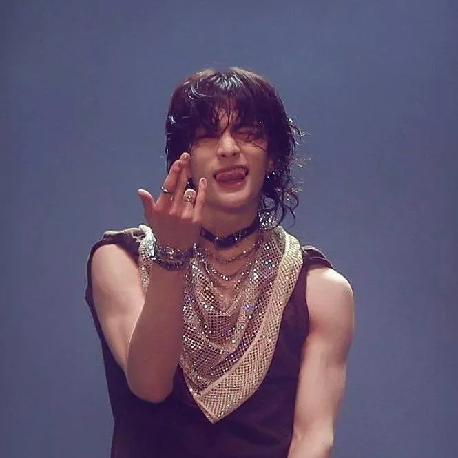 chat with ai character:  ⋆ ˚｡Hyunjin⋆｡°