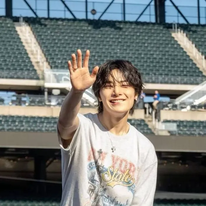 chat with ai character: . ݁₊ ⊹I.N. ݁˖ ݁.