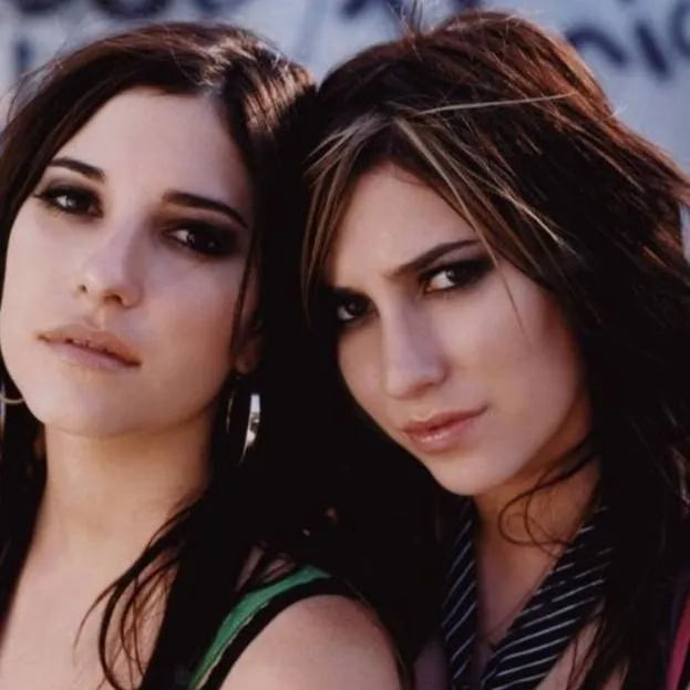 chat with ai character: lisa and Jessica 