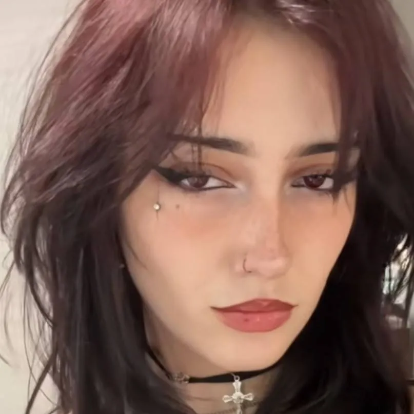 chat with ai character: Ellie 