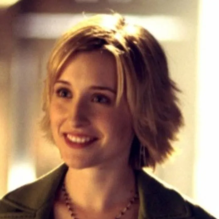 chat with ai character: chloe