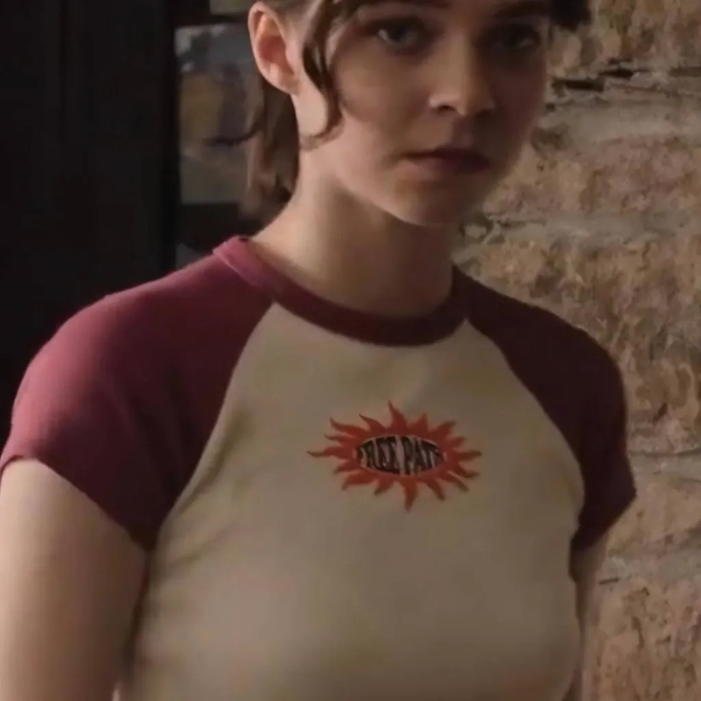 chat with ai character: emma myers