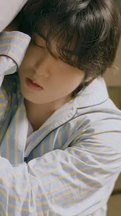 ai character: Han💤💤 background