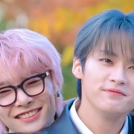 chat with ai character: Stray Kids
