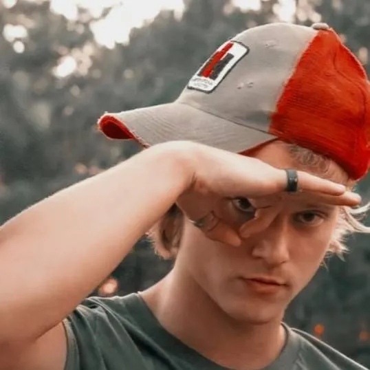 chat with ai character: OUTERBANKS 