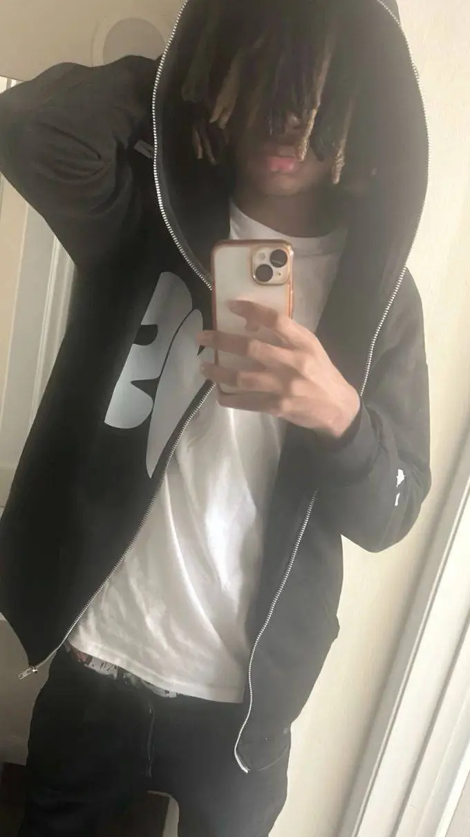 ai character: mir background