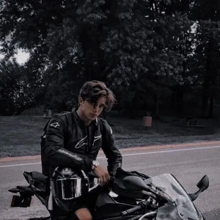 chat with ai character: Quinn