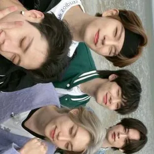 chat with ai character: skz pick me