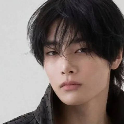 chat with ai character: YANG JEONGIN