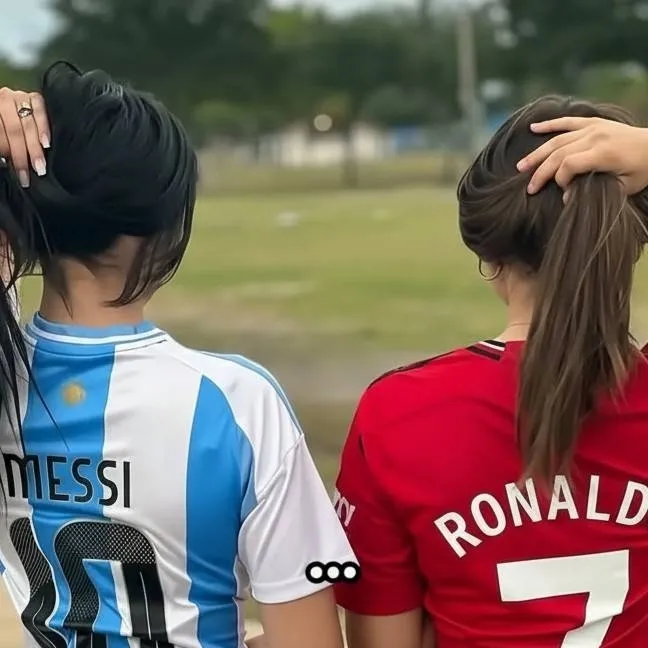 chat with ai character: sophie and aishiah