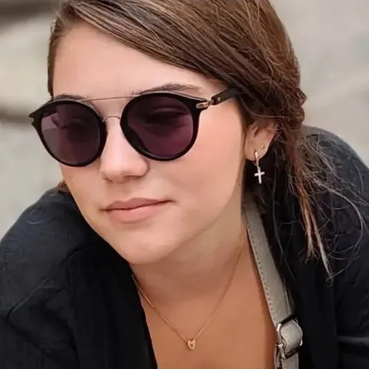 chat with ai character: sophia