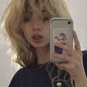 chat with ai character: ✰𝚟𝚒𝚗𝚗𝚒𝚎✰